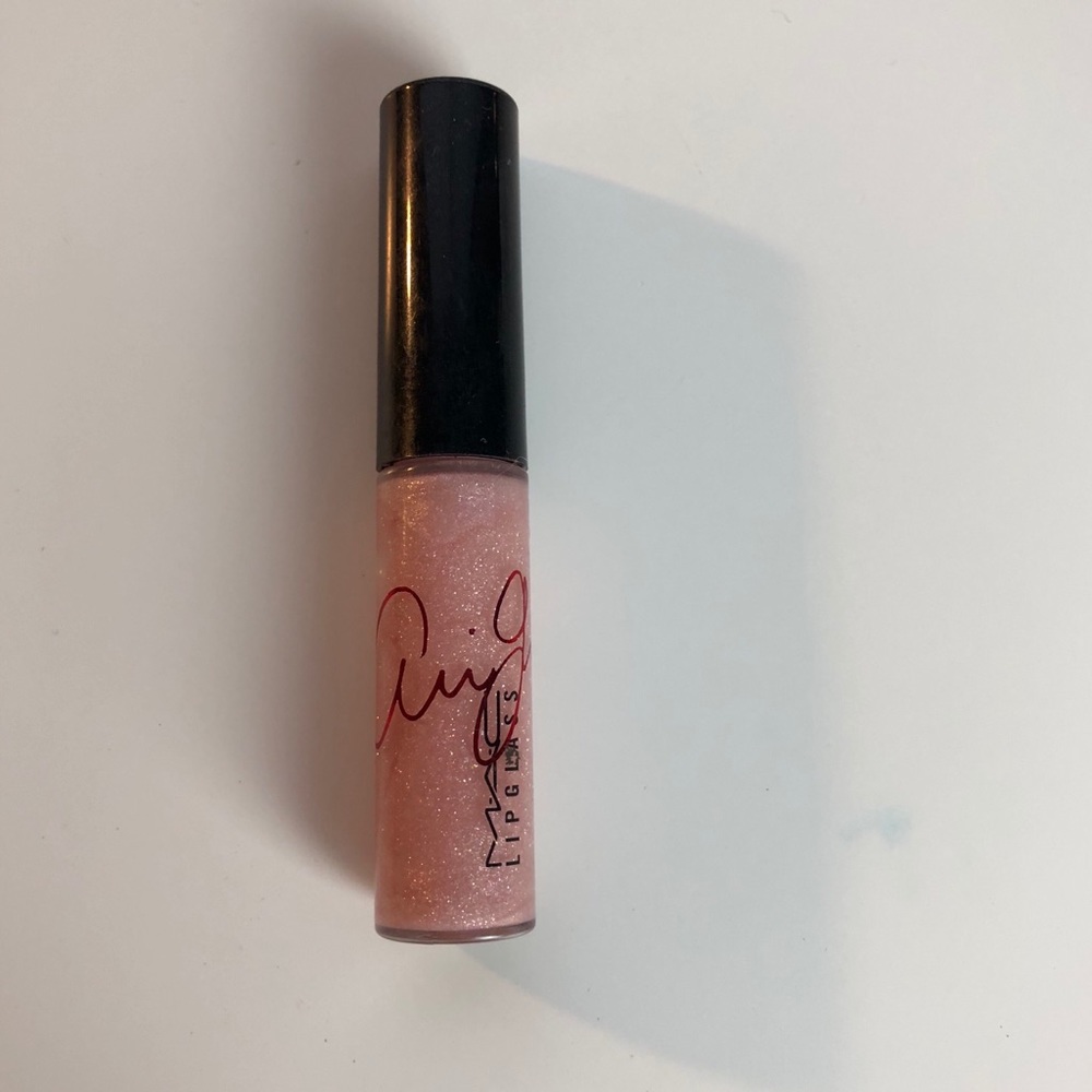 Ariana Grande lipglass